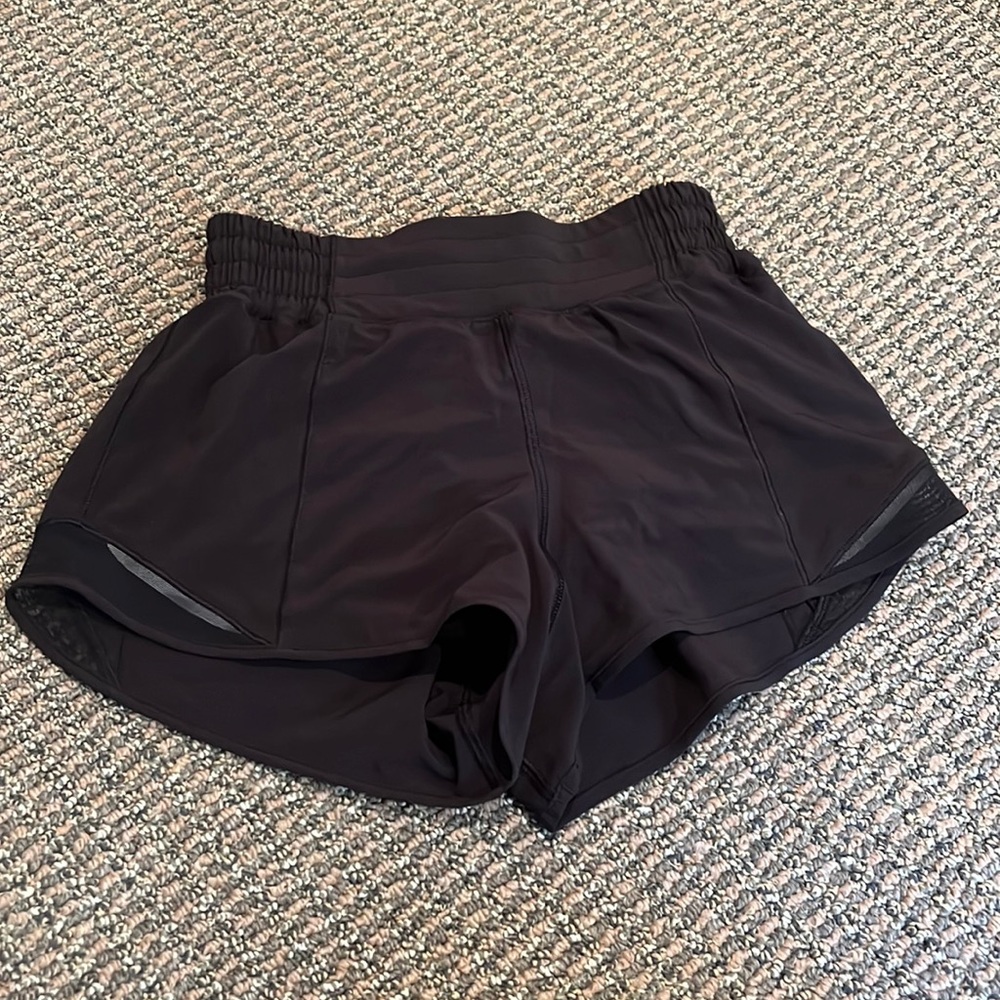 Lululemon high rise Hotty hot shorts 2.5 length. Black. Size 0. Good condition.